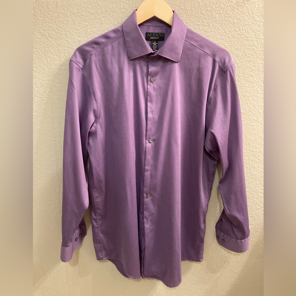 Alfani men’s purple button down dress shirt: excellent condition, size medium